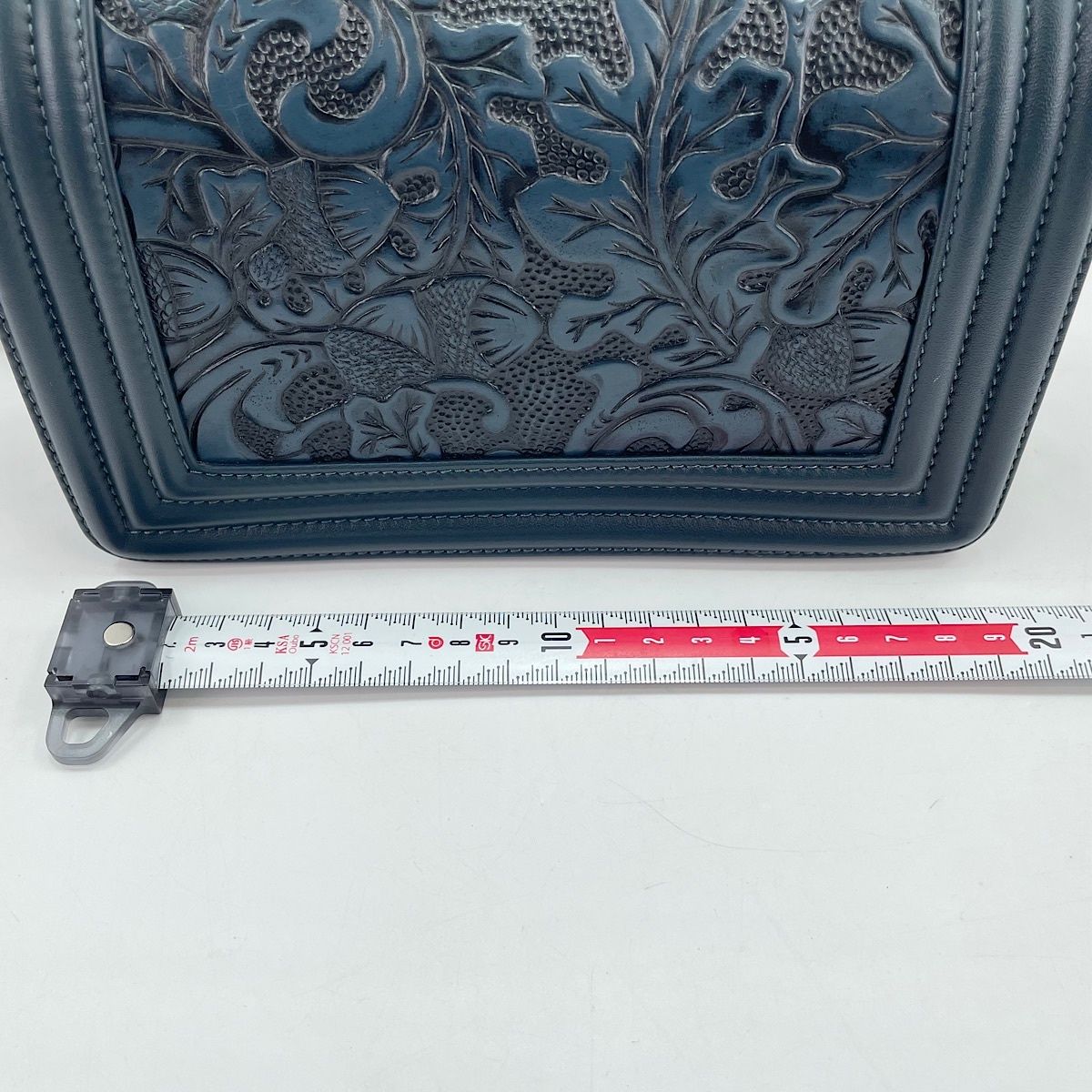 Chanel Shoulder Bag Boy Small — view 4