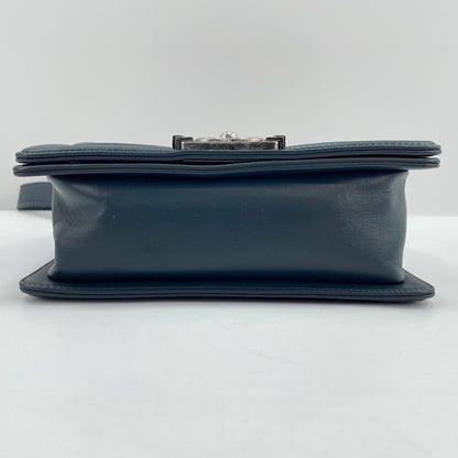 Chanel Shoulder Bag Boy Small — view 7