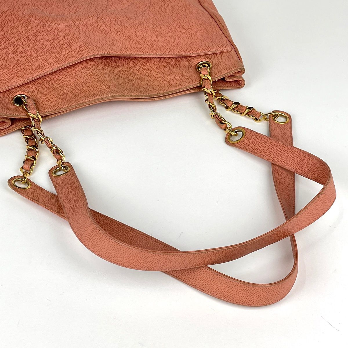 Chanel CC Logo Chain Tote Shoulder Bag Caviar Leather Salmon Pink — view 8