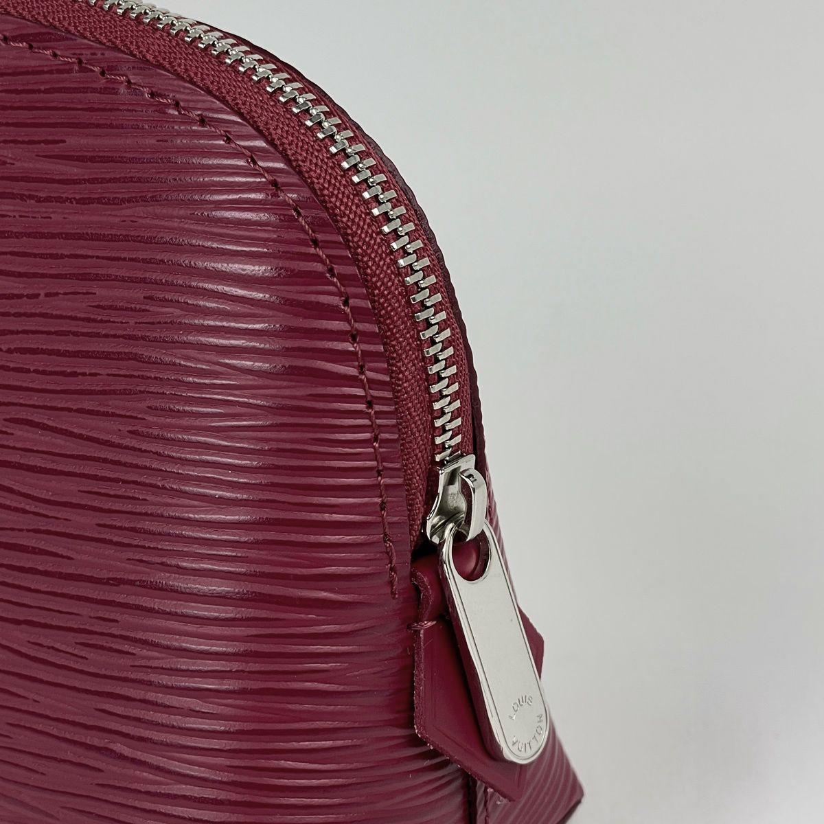 Louis Vuitton Pochette Cosmetic Makeup Pouch Epi Fuchsia — view 4