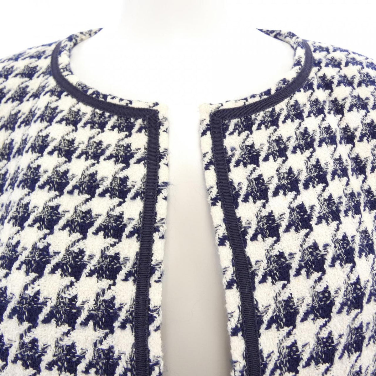 Chanel Vintage Suit White — view 5