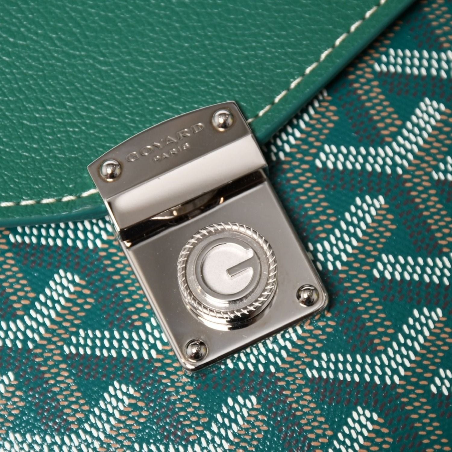 Goyard Chypre Sheepskin Pouch Wallet Shoulder Bag Green — view 5