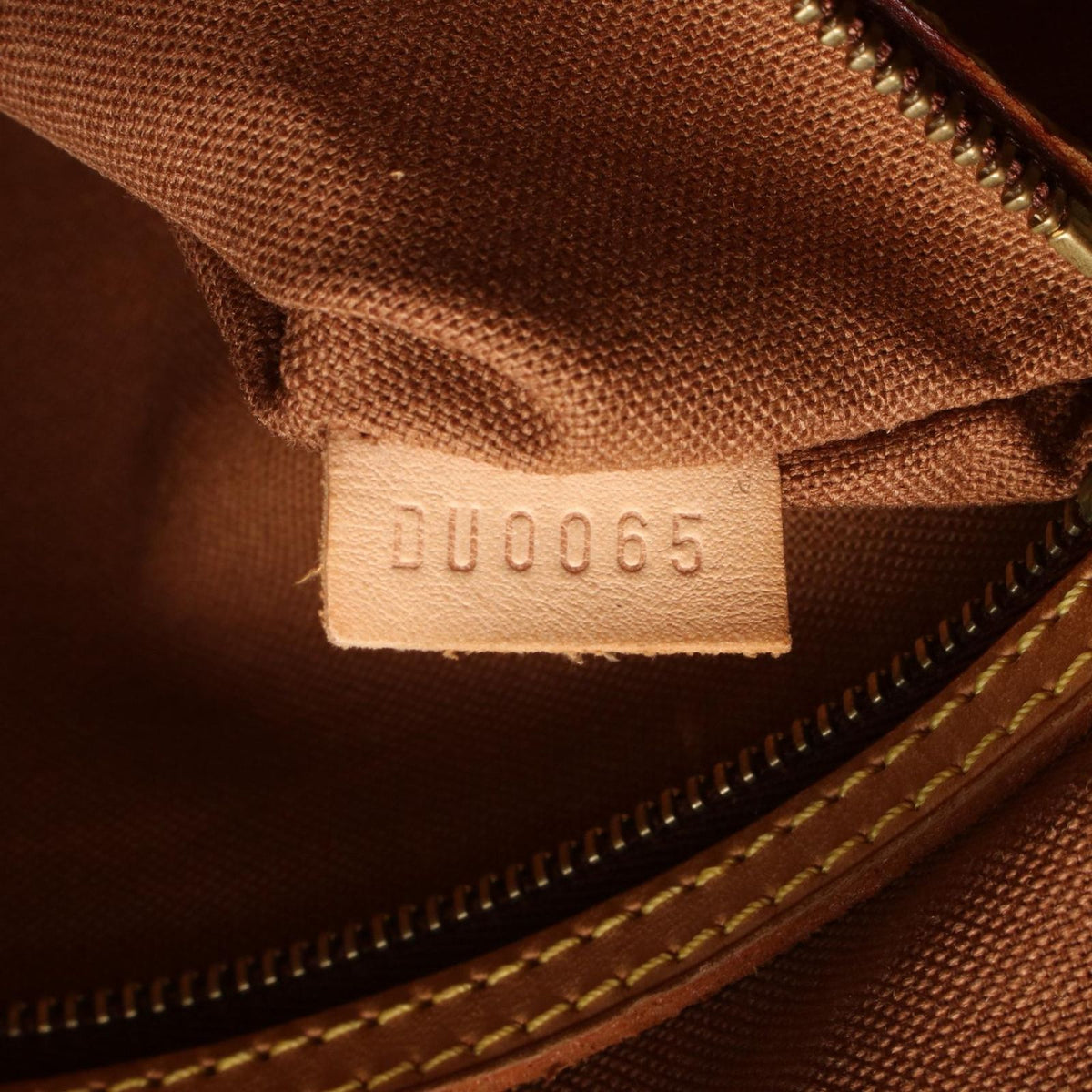 Louis Vuitton Shoulder Bag Batignolles Oriental Canvas Leather — view 5
