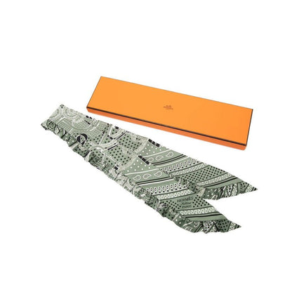 Hermes Twill Ruffle Eperon D'or Bandana Apron Scarf Green White Black Silk — view 7