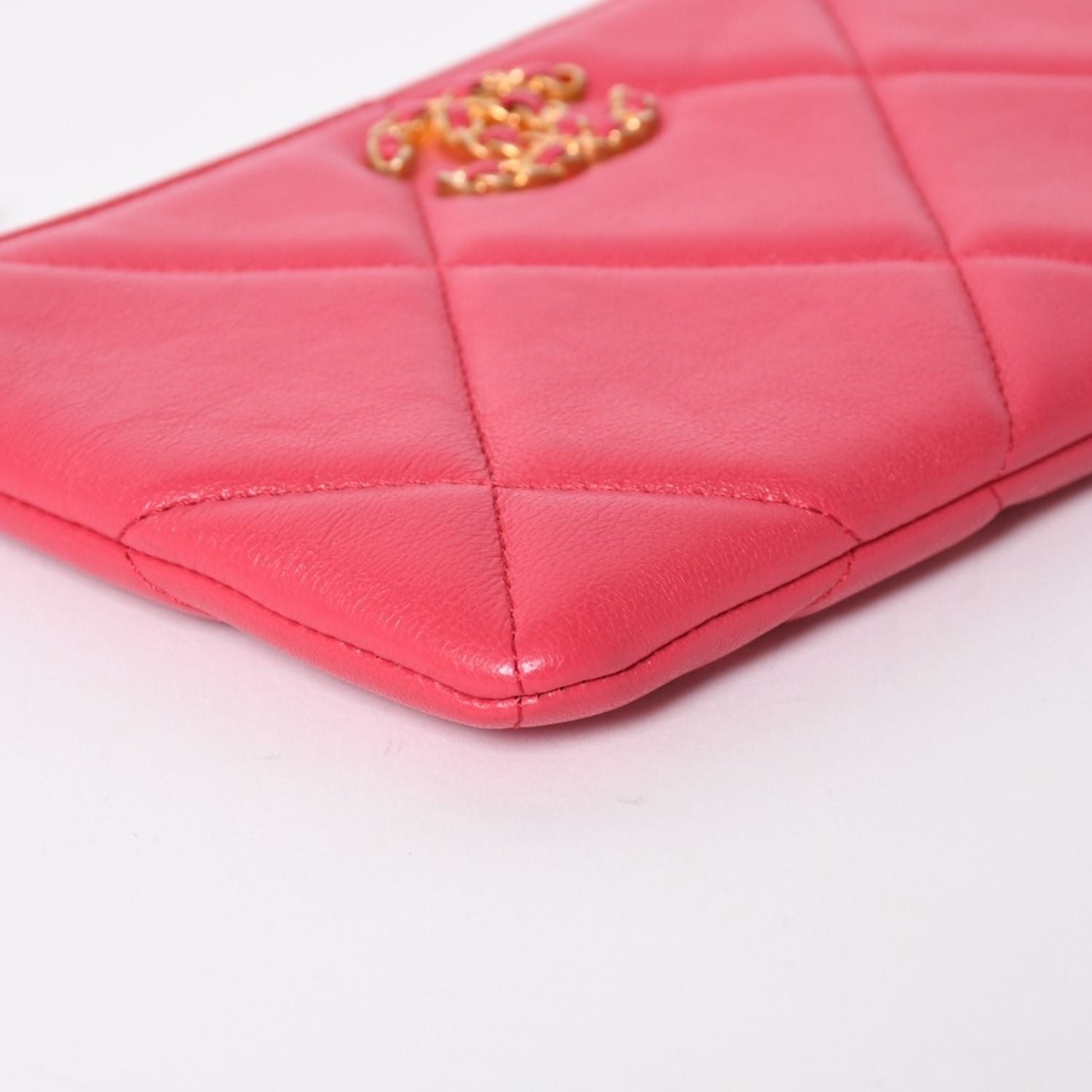 Chanel 19 Dixneuf Pouch CC Logo Lambskin Pink Gold — view 7