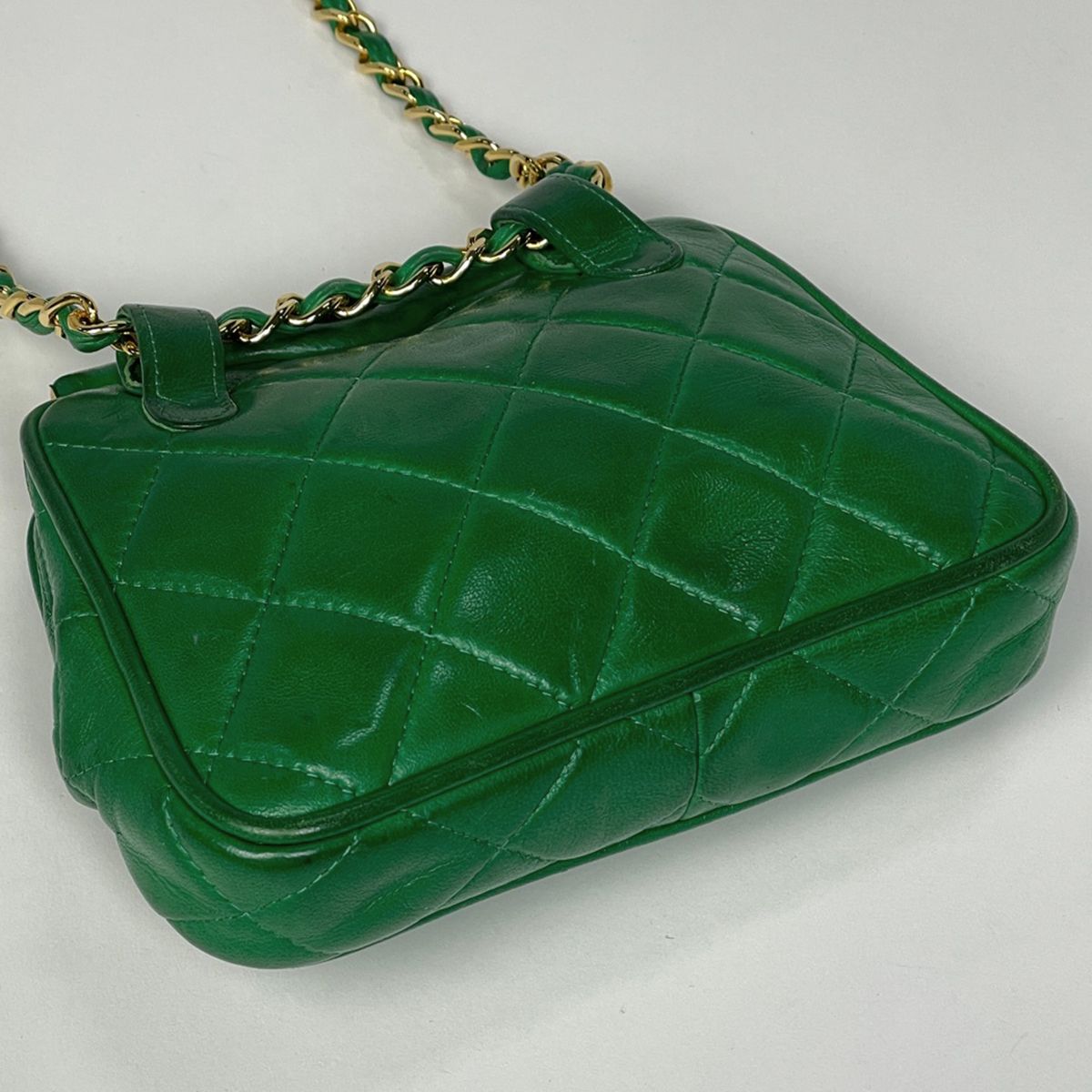 Chanel CC Logo Chain Shoulder Bag 2-Way Kiss Lock Leather Green — view 2