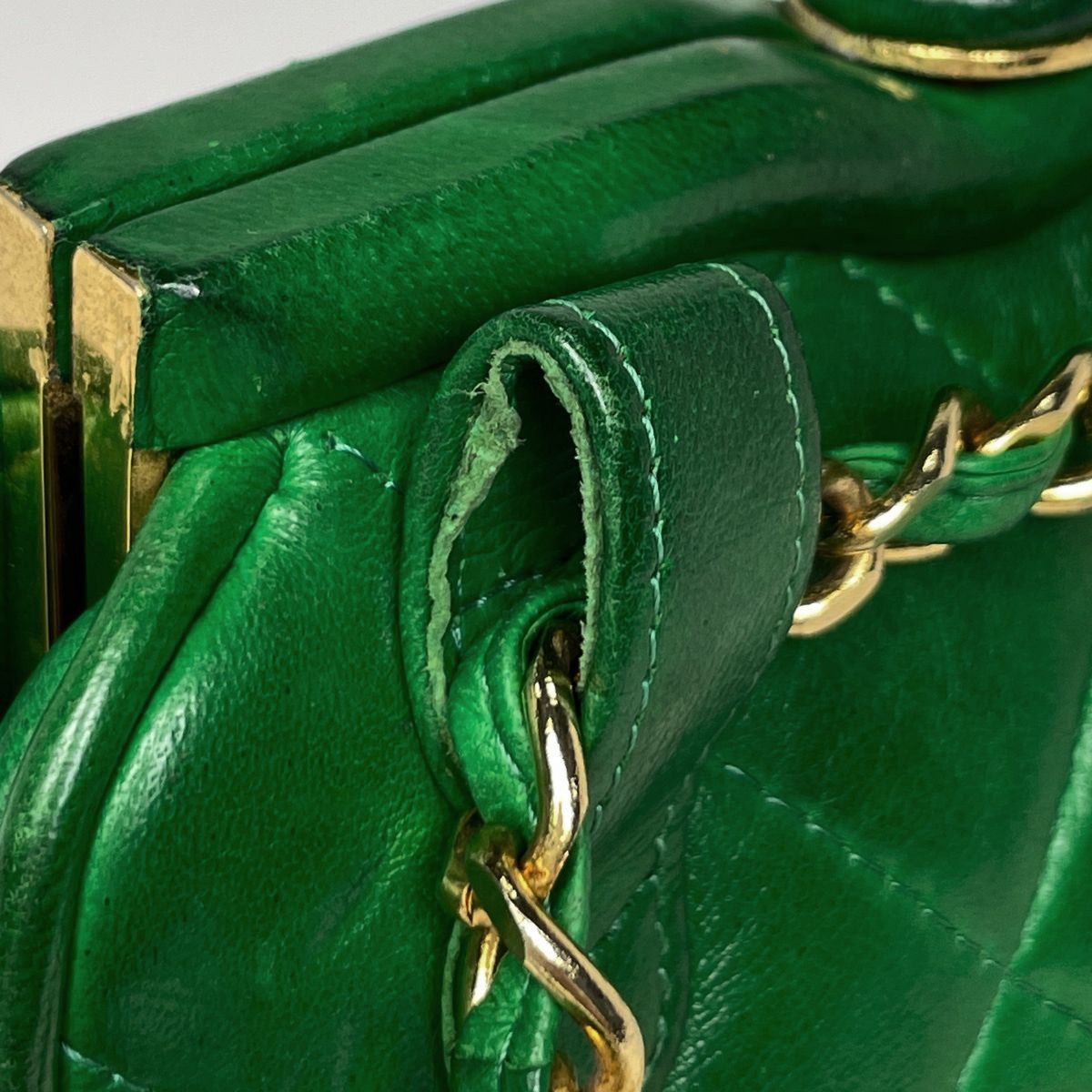 Chanel CC Logo Chain Shoulder Bag 2-Way Kiss Lock Leather Green — view 4