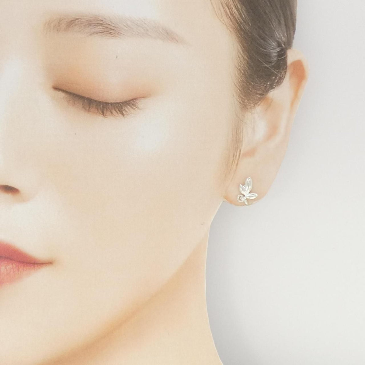 Tiffany & Co Olive Leaf Earrings — view 4