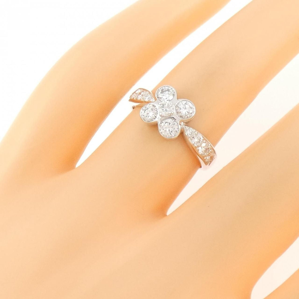 Van Cleef & Arpels Ombel Ring — view 5