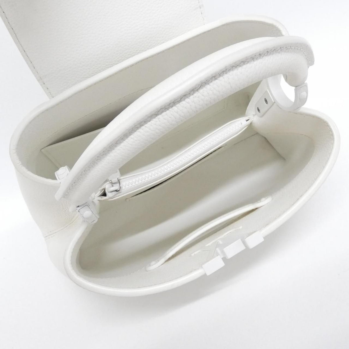 Louis Vuitton Capucines BB — view 7
