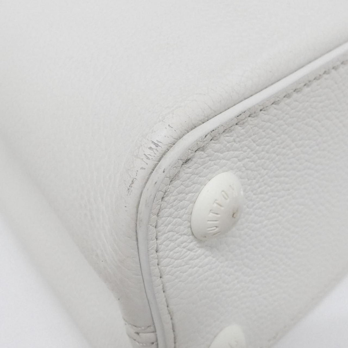 Louis Vuitton Capucines BB — view 3