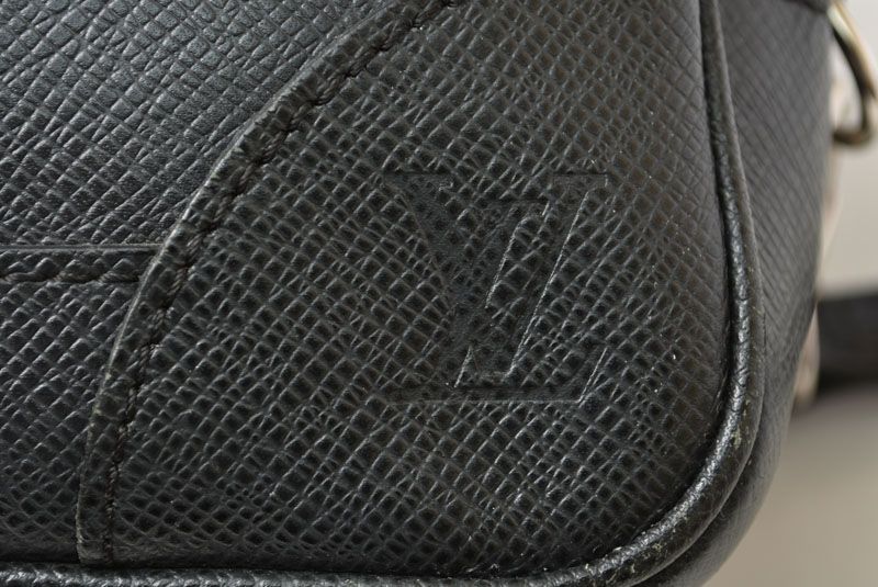 Louis Vuitton Clutch Taiga Pavel Ardoise Black — view 3