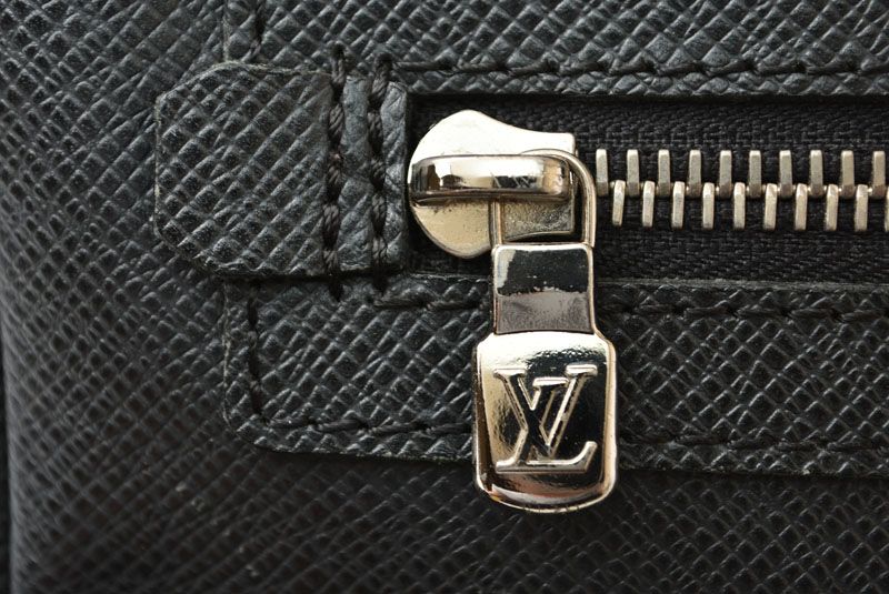 Louis Vuitton Clutch Taiga Pavel Ardoise Black — view 4