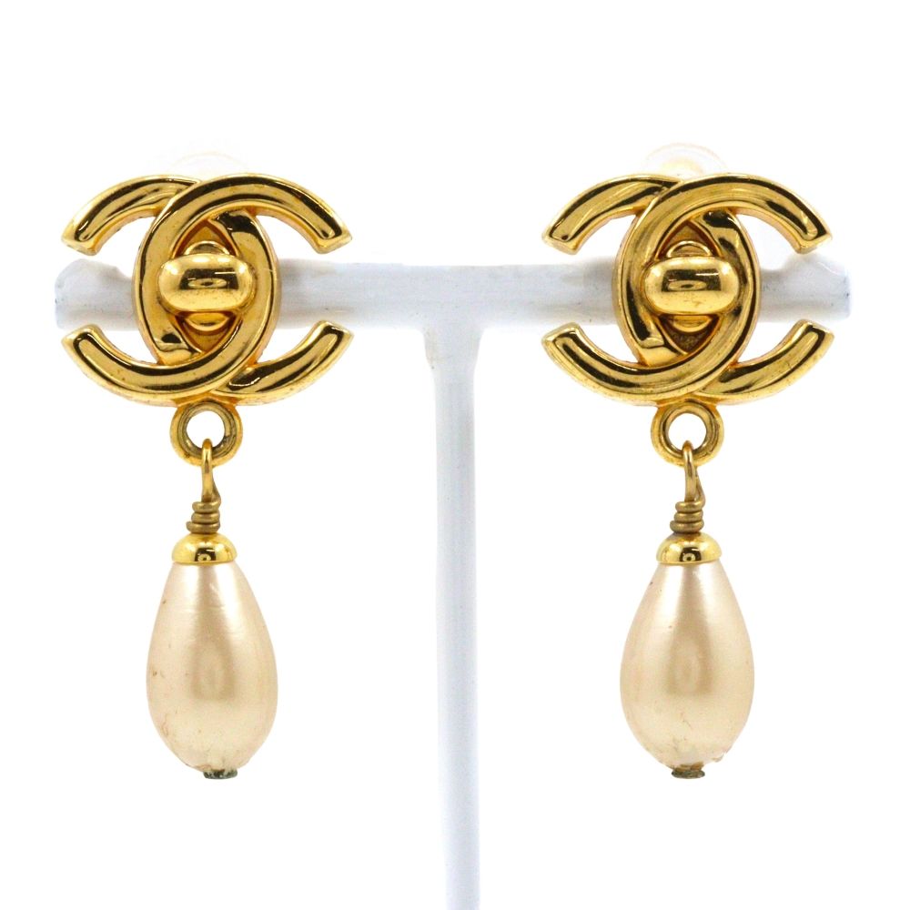 Chanel 96P CC Logo Turnlock Motif Vintage Gold Plated Faux Pearl Earrings