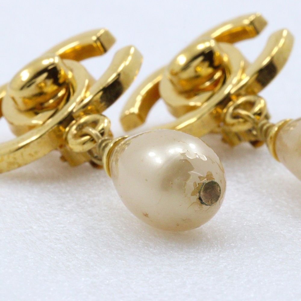 Chanel 96P CC Logo Turnlock Motif Vintage Gold Plated Faux Pearl Earrings — view 7