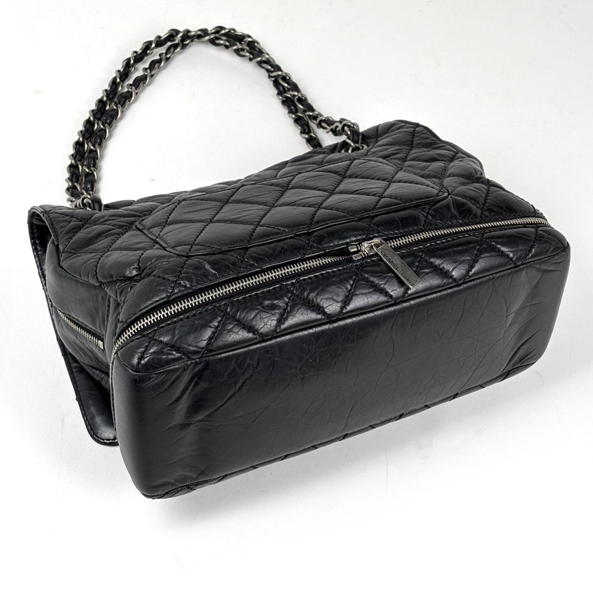 Chanel CC Logo Chain Shoulder Bag Leather Black — view 2