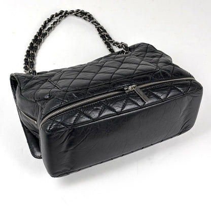 Chanel CC Logo Chain Shoulder Bag Leather Black — view 2