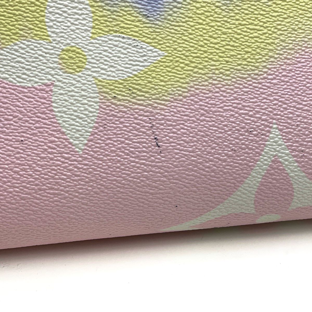 Louis Vuitton On The Go GM LV Escale Tote Bag Monogram Giant Pastel — view 4