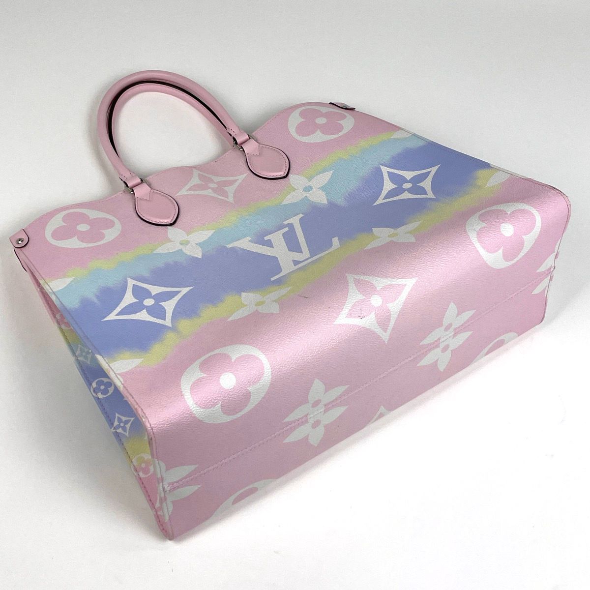 Louis Vuitton On The Go GM LV Escale Tote Bag Monogram Giant Pastel — view 2