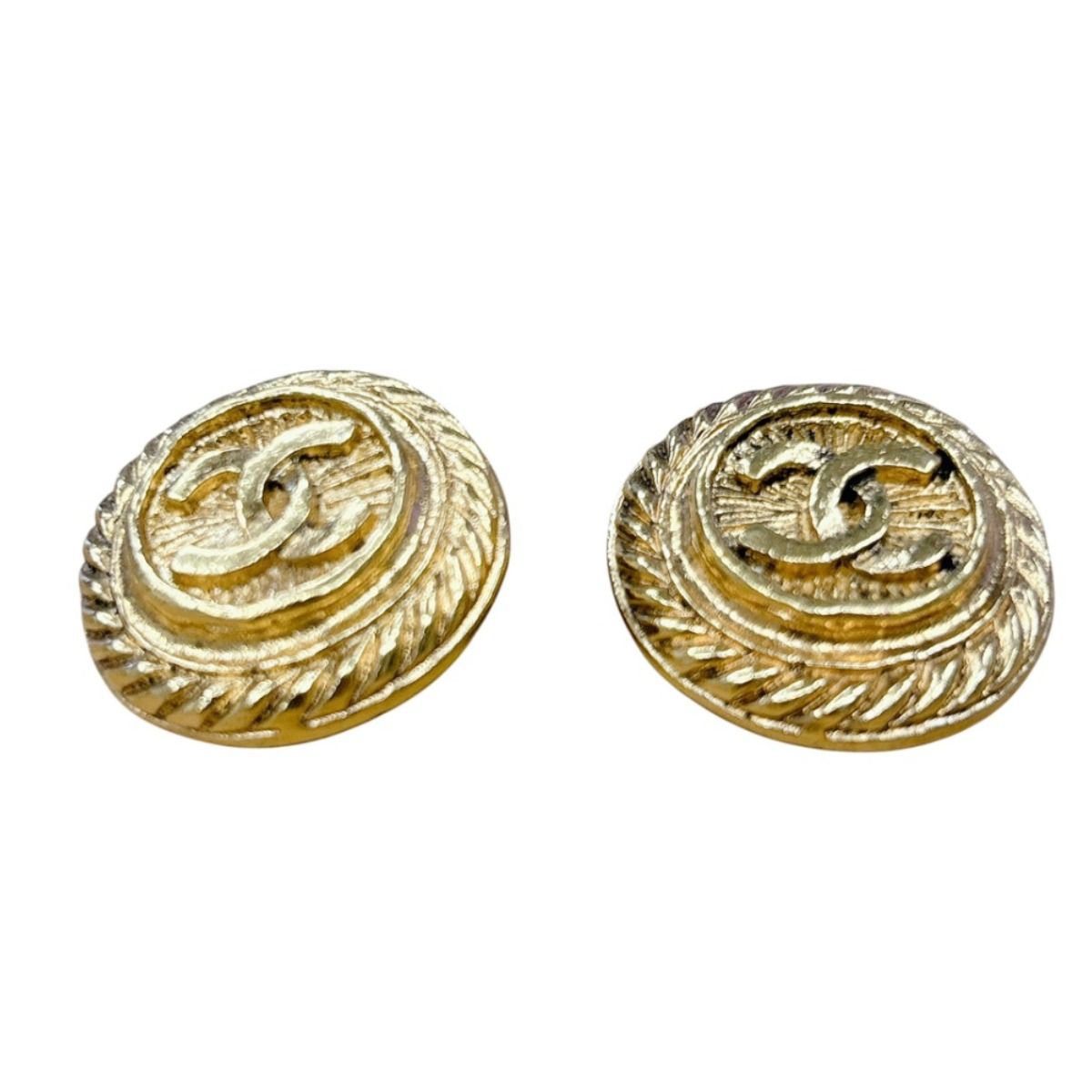 Chanel Large Earrings CC Logo Gold — view 4