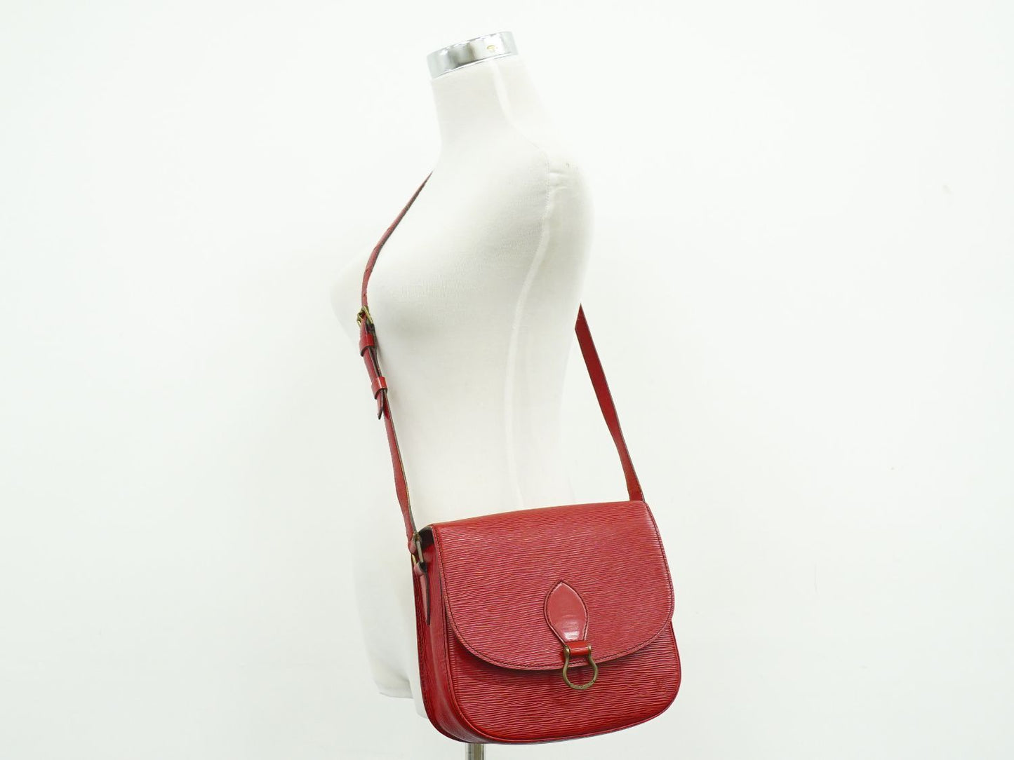Louis Vuitton LV Saint Cloud GM Epi Leather Shoulder Bag Pochette Castilian — view 6