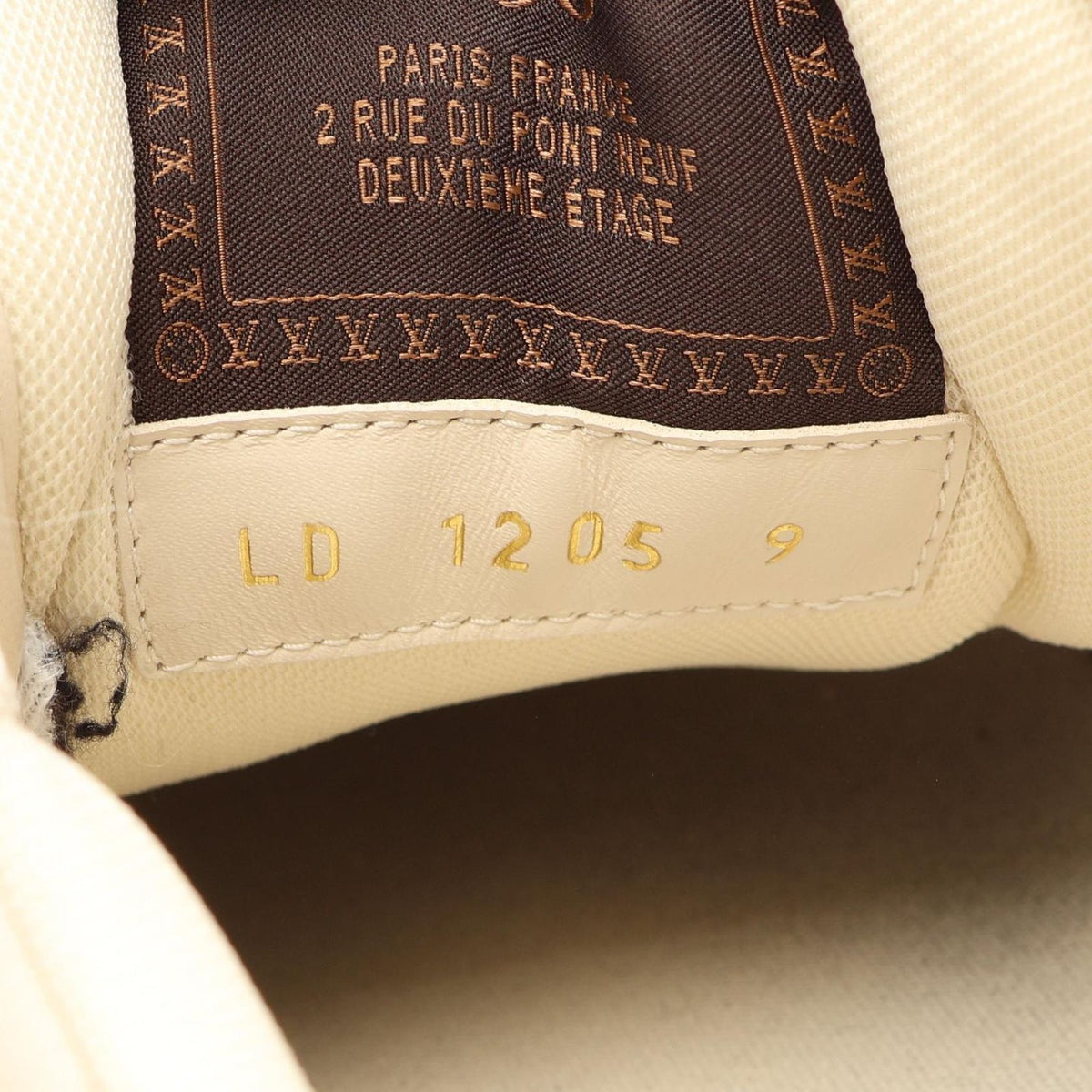 Louis Vuitton Sneakers LV Buttersoft Leather — view 7