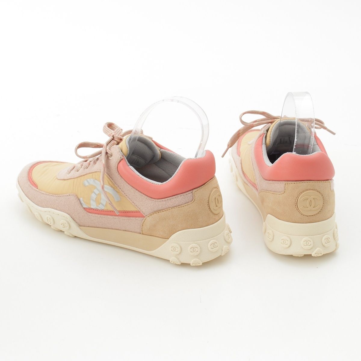 Chanel Low-Cut CC Logo Sneakers Beige — view 4