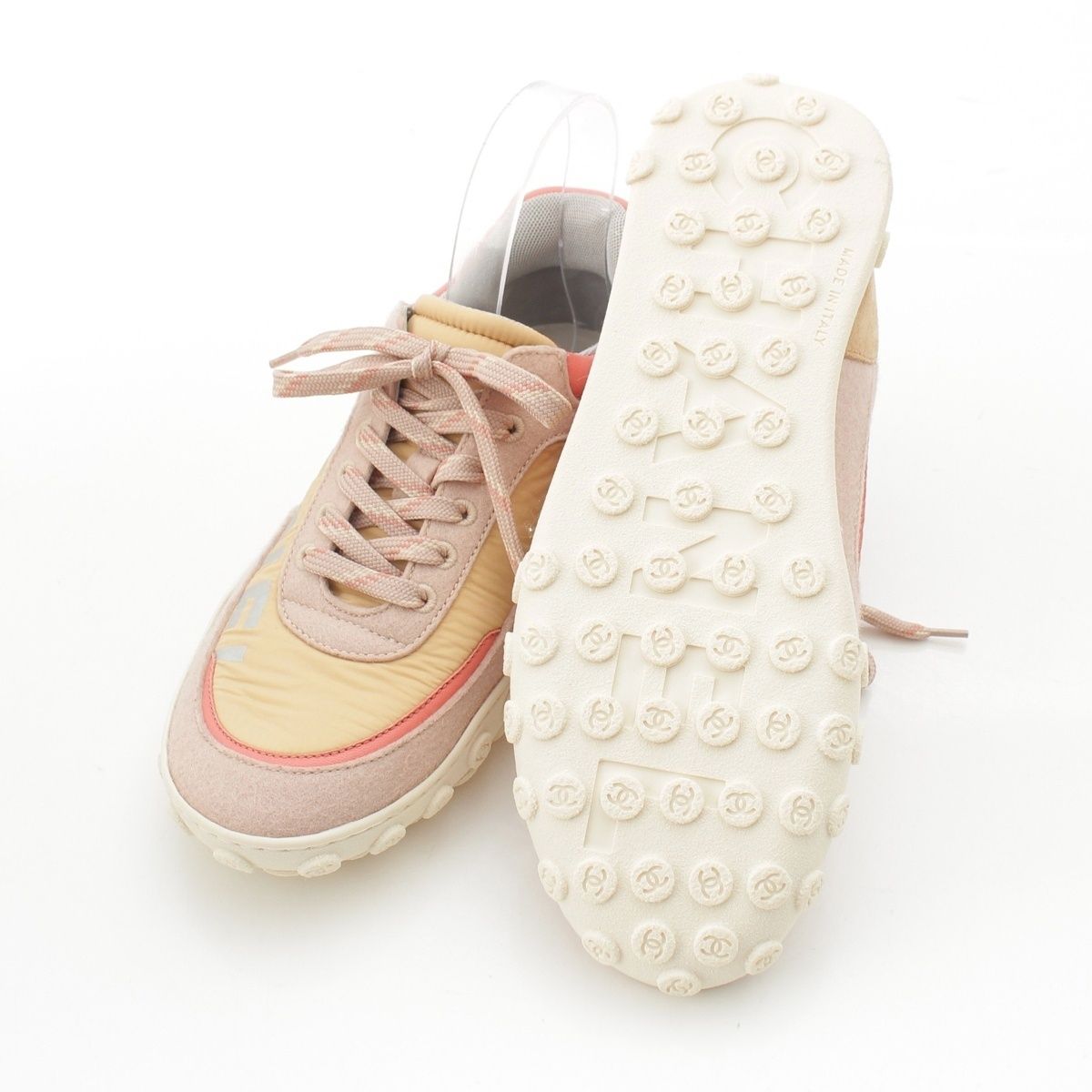 Chanel Low-Cut CC Logo Sneakers Beige — view 5