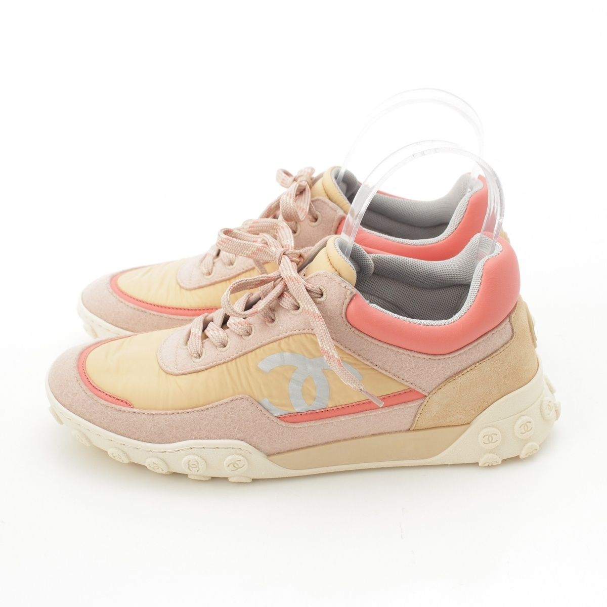 Chanel Low-Cut CC Logo Sneakers Beige — view 3