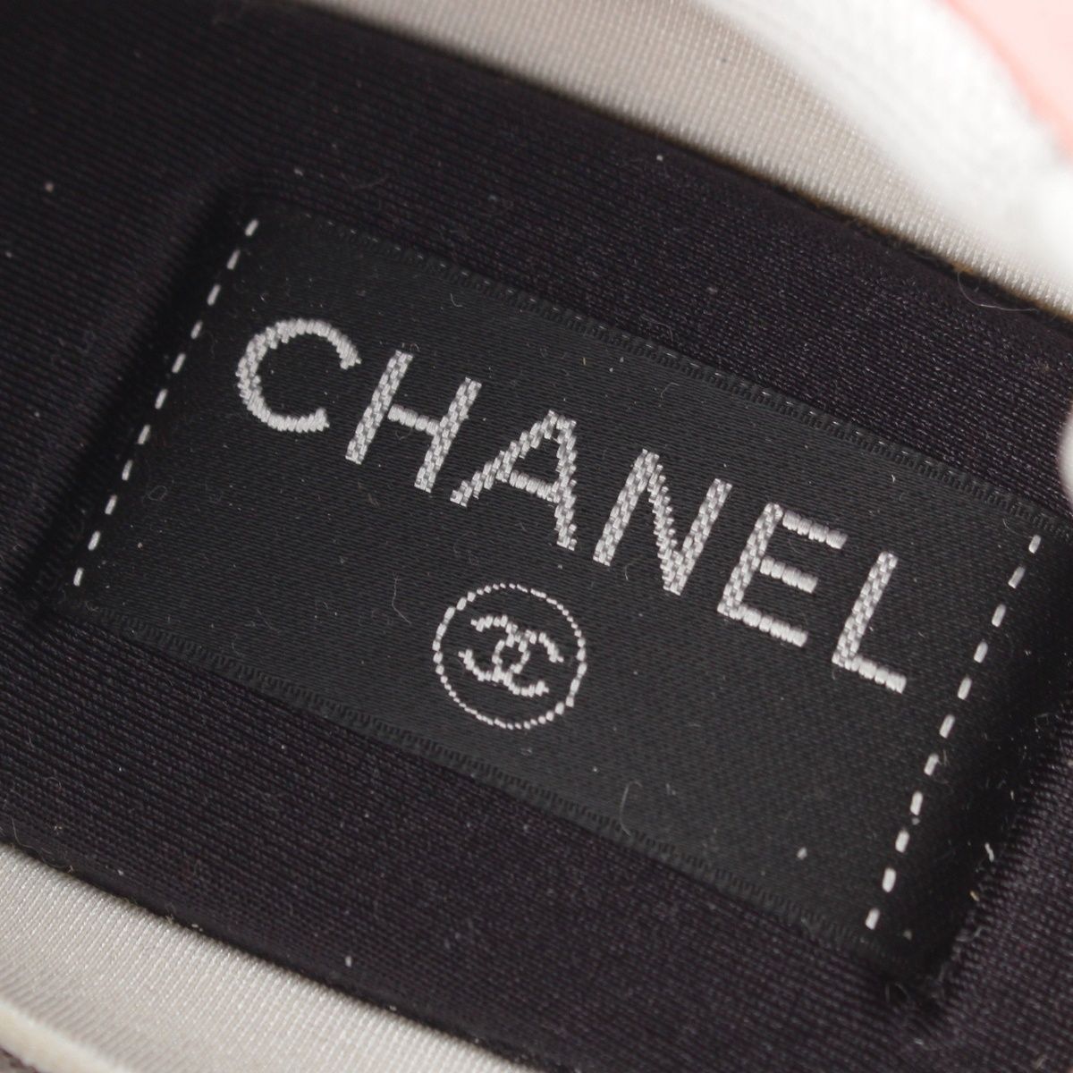 Chanel Low-Cut CC Logo Sneakers Beige — view 7