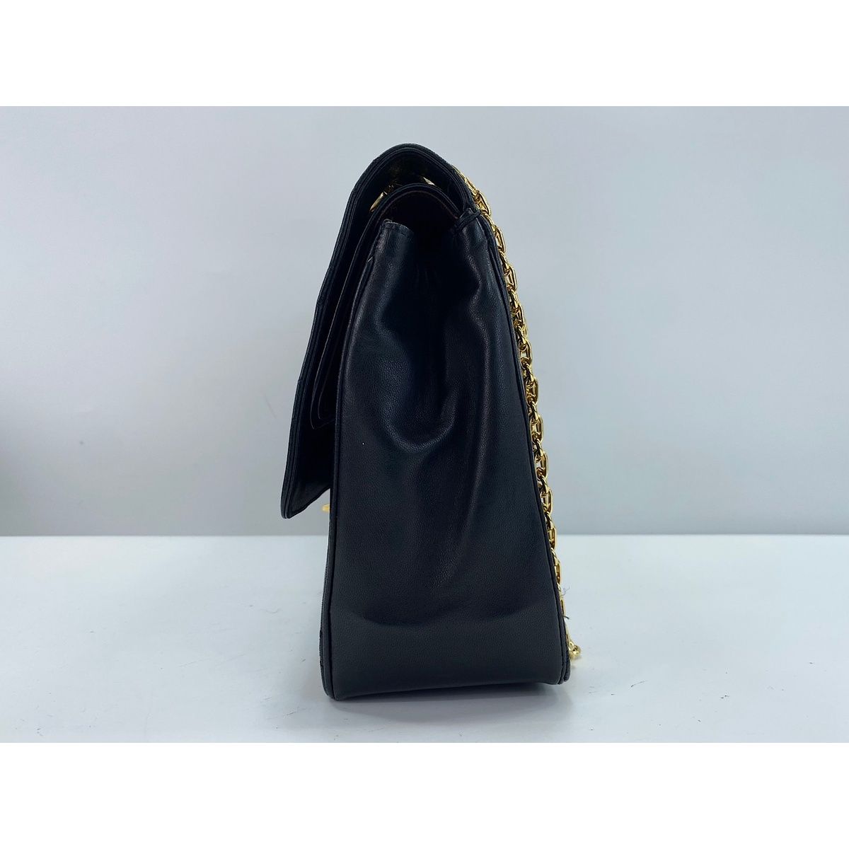 Chanel Shoulder Bag Quilted — view 4