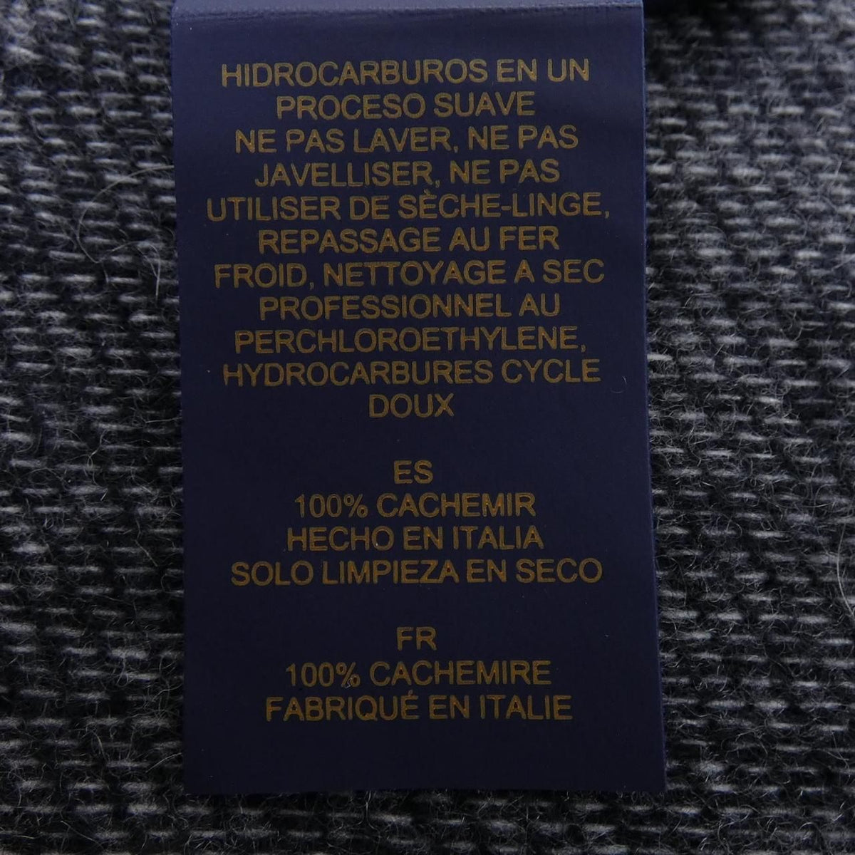 Louis Vuitton Monogram Giant Scarf — view 3