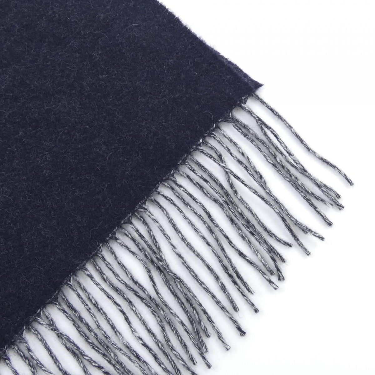 Louis Vuitton Monogram Giant Scarf — view 2