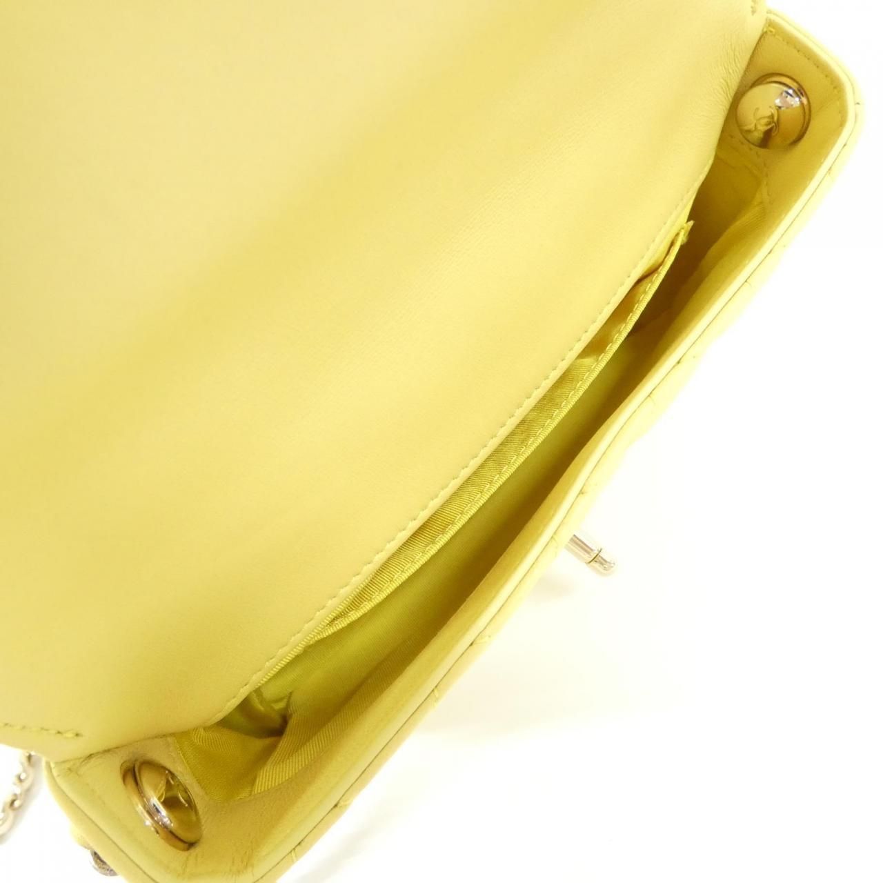 Chanel Shoulder Bag Yellow — view 8