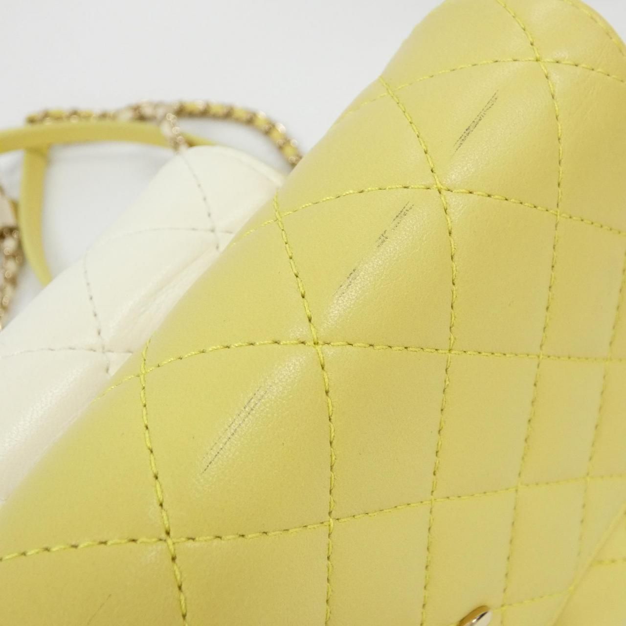 Chanel Shoulder Bag Yellow — view 4