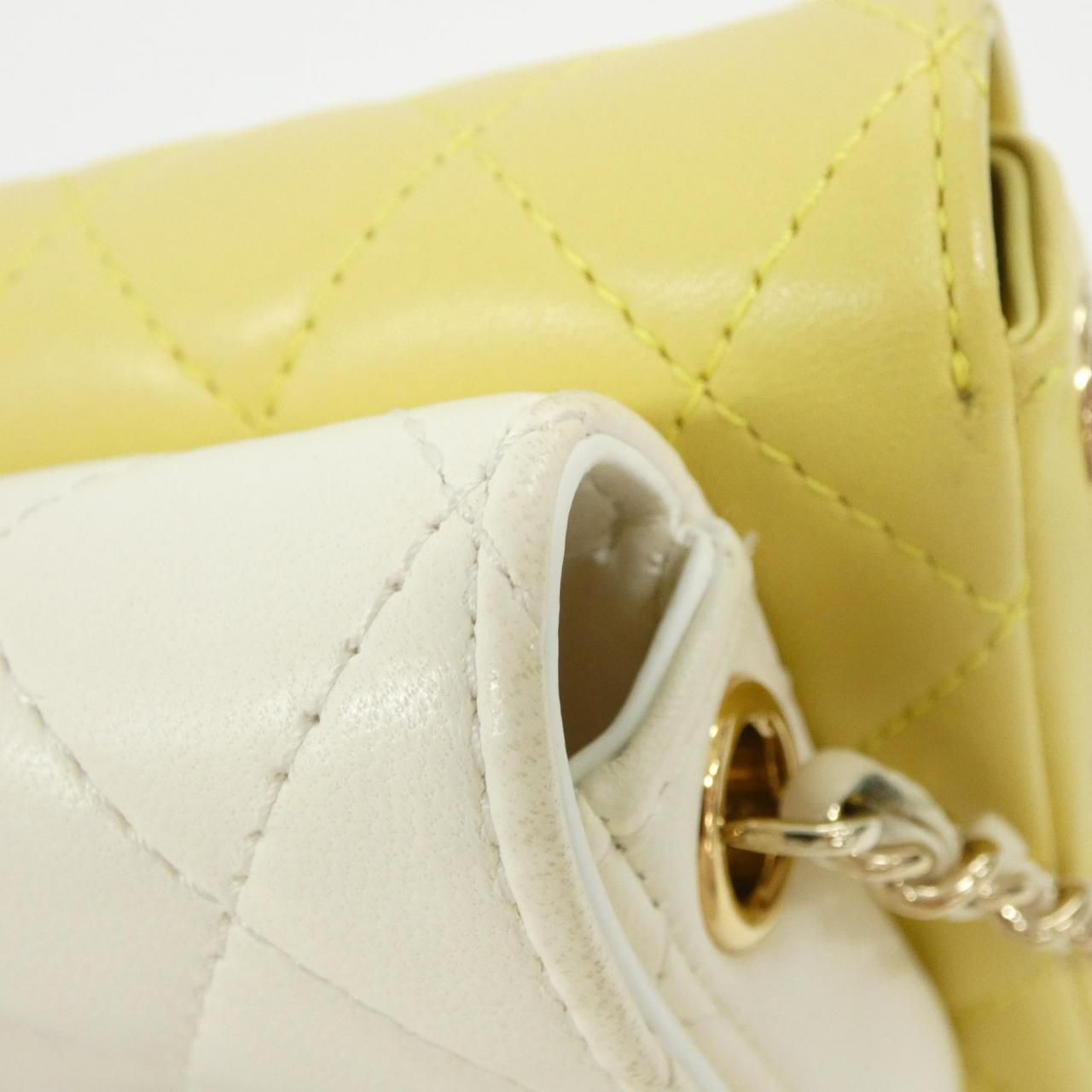 Chanel Shoulder Bag Yellow — view 5