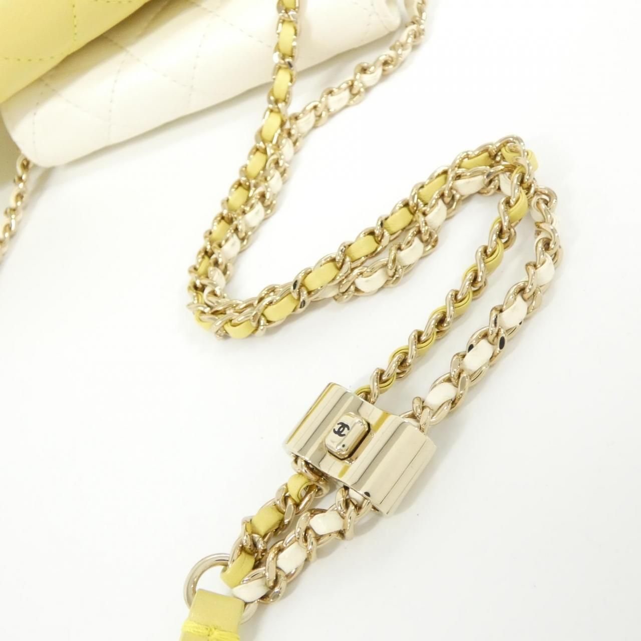 Chanel Shoulder Bag Yellow — view 7
