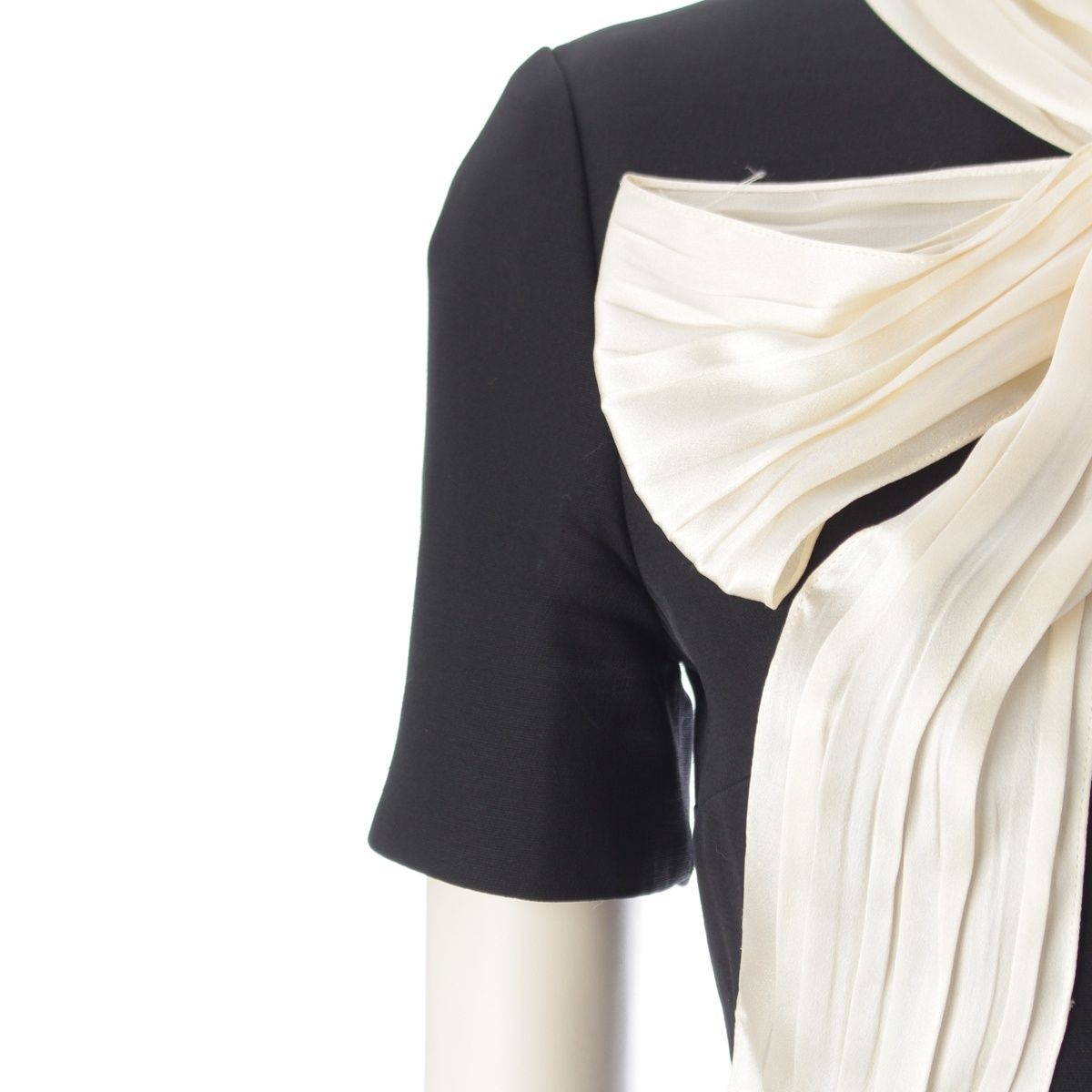 Gucci Wool Silk Ribbon Motif Dress Short Sleeve Top Black White 36 — view 6