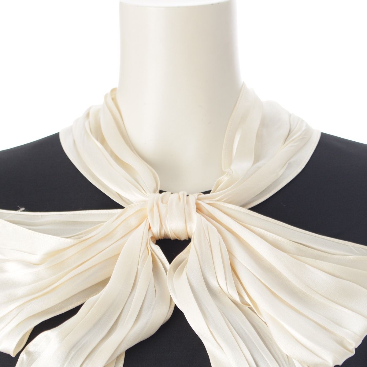 Gucci Wool Silk Ribbon Motif Dress Short Sleeve Top Black White 36 — view 5