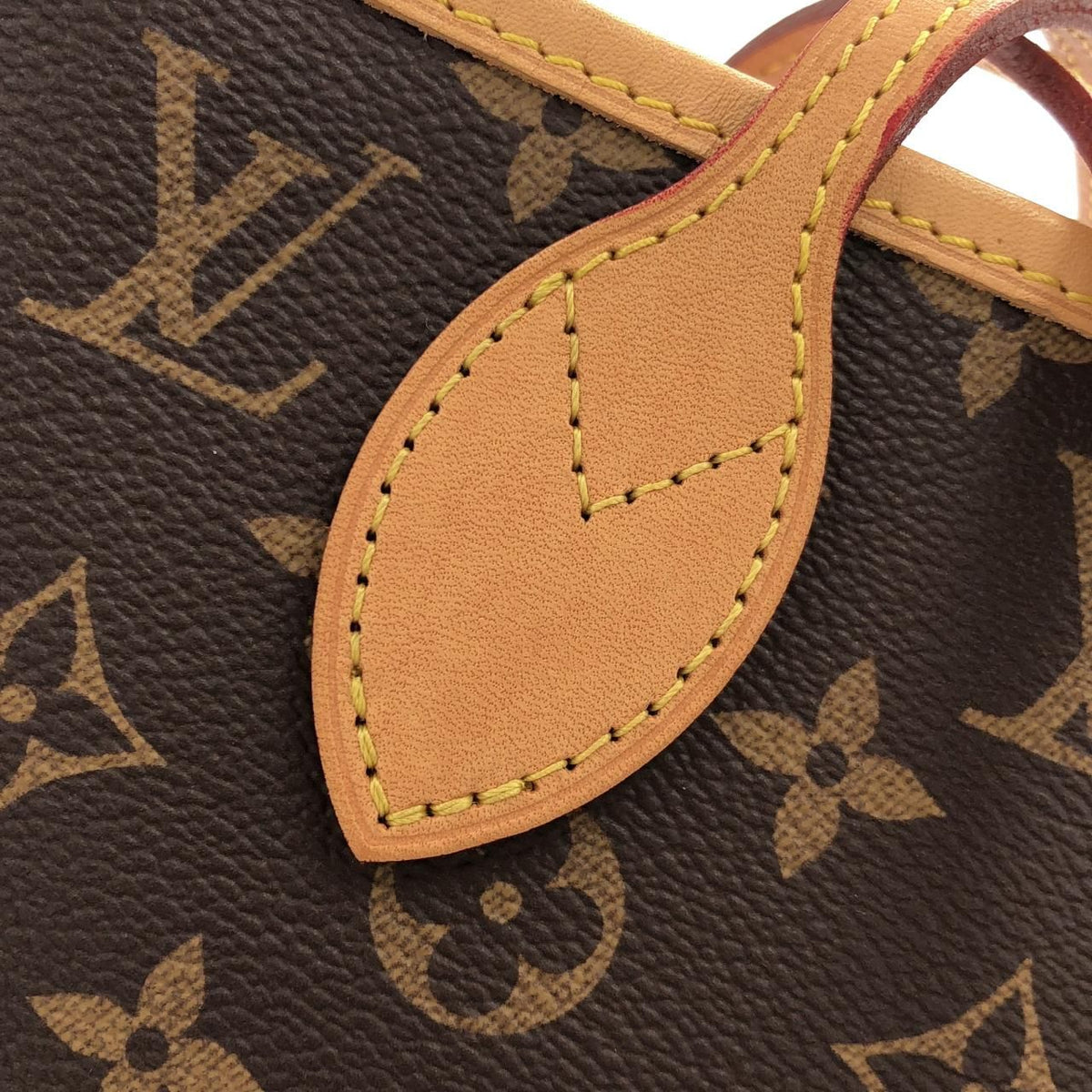 Louis Vuitton Monogram Neverfull MM — view 4