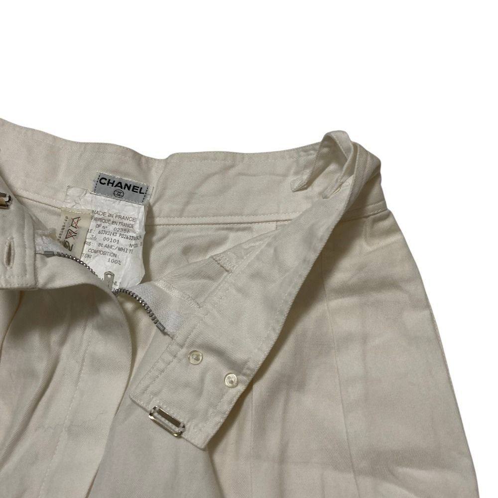 Chanel Vintage T-tuck Cotton Shorts 36 White — view 3