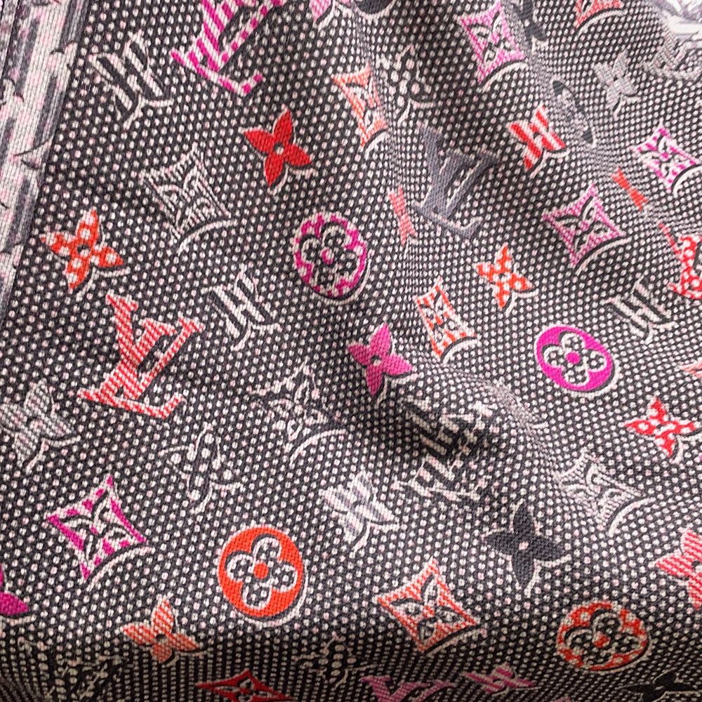 Louis Vuitton Shawl Pop Monogram Wool Scarf — view 4