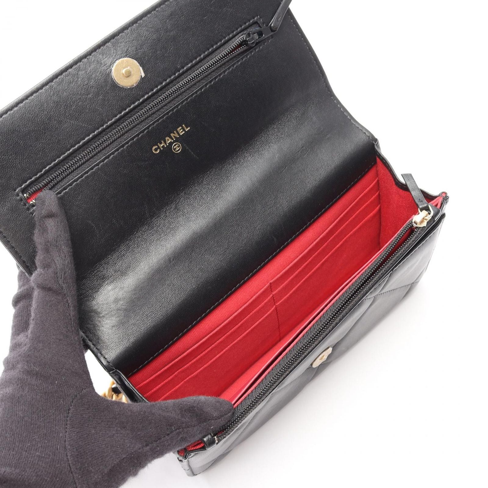 Chanel Shoulder Bag 19 Dizeneuf Quilted 2-Way Black Lambskin 19 Chain Wallet — view 3
