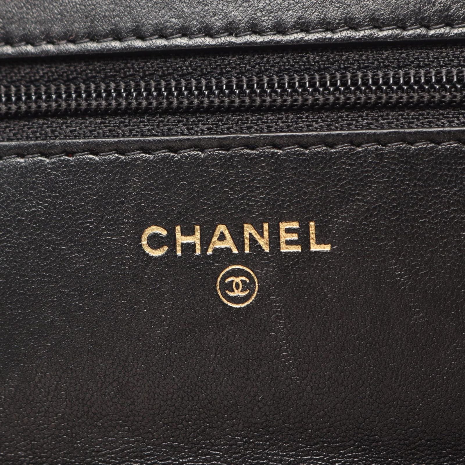 Chanel Shoulder Bag 19 Dizeneuf Quilted 2-Way Black Lambskin 19 Chain Wallet — view 5