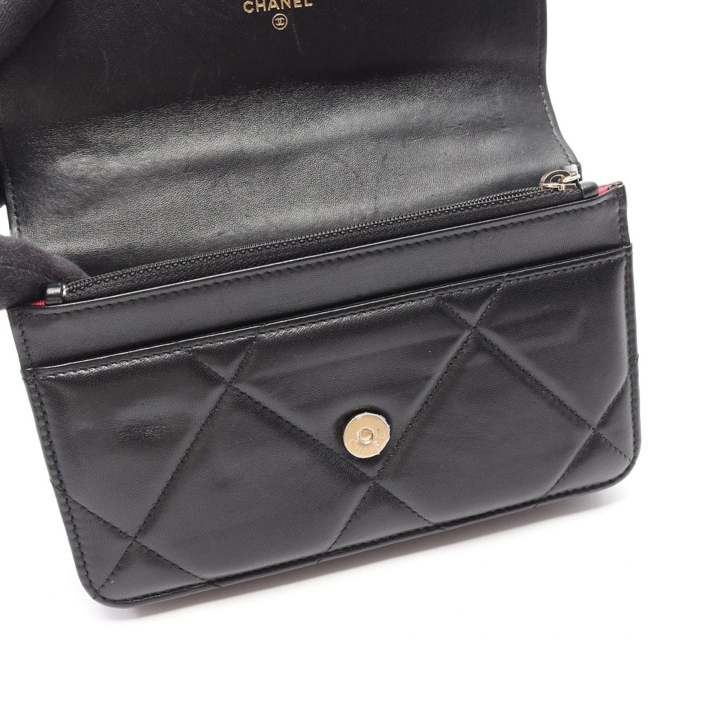 Chanel Shoulder Bag 19 Dizeneuf Quilted 2-Way Black Lambskin 19 Chain Wallet — view 4