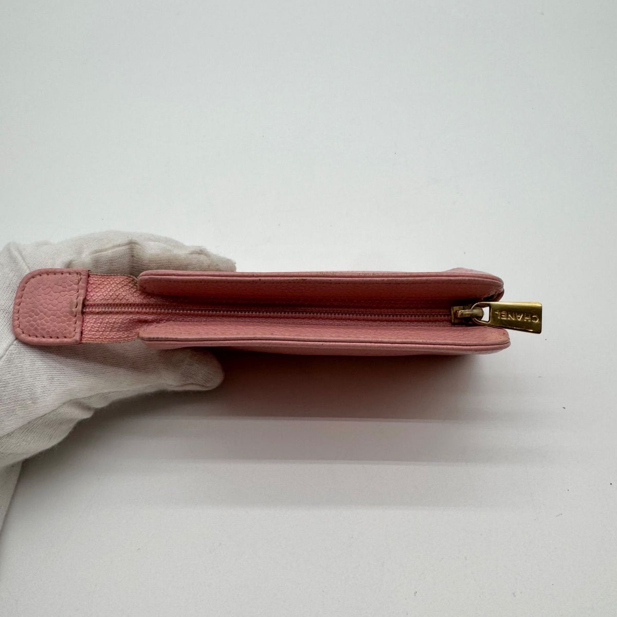Chanel Large Pouch CC Logo Pink Leather Gold — view 5