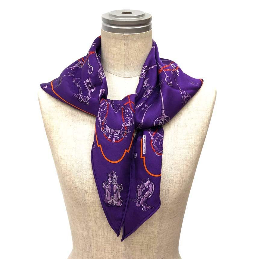 Hermes Pointe Les Cles Key Pattern Triangle Scarf Pointu Carre Bandana Silk — view 2