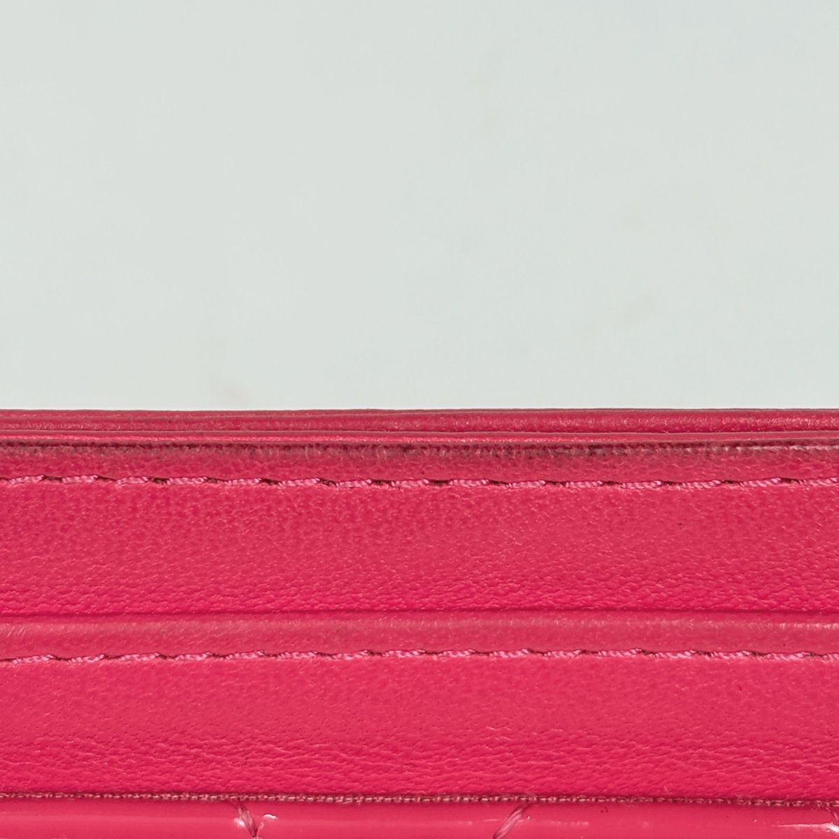 Chanel CC Logo Card Case Patent Patent Leather Pink — view 5