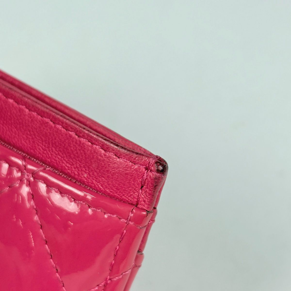 Chanel CC Logo Card Case Patent Patent Leather Pink — view 3