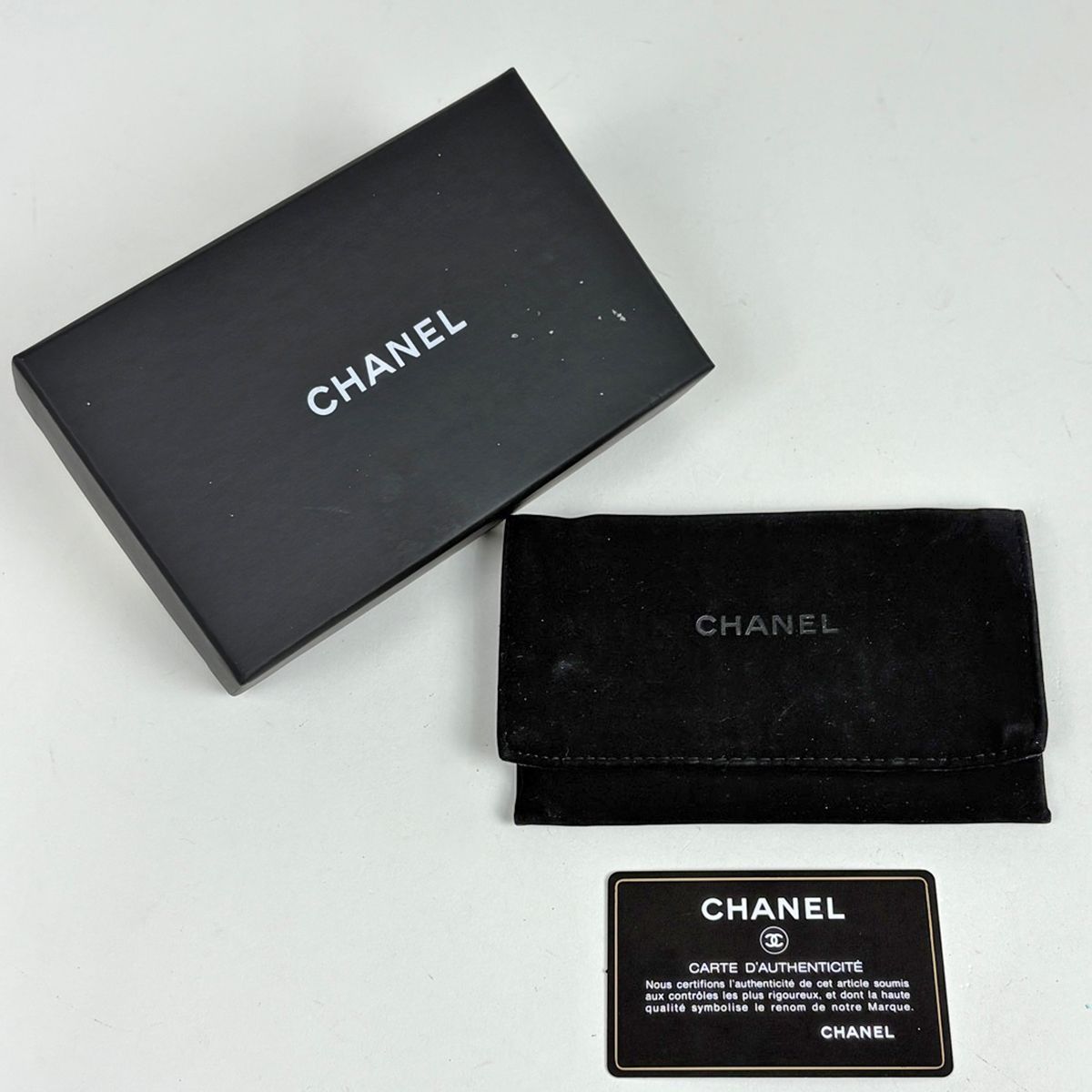 Chanel CC Logo Card Case Patent Patent Leather Pink — view 7